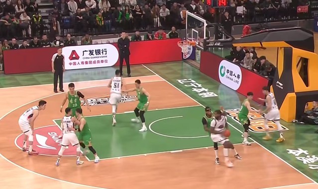 世界杯比赛视频-故地重游不留情！高诗岩末节12分，高速男篮84：79击败辽宁