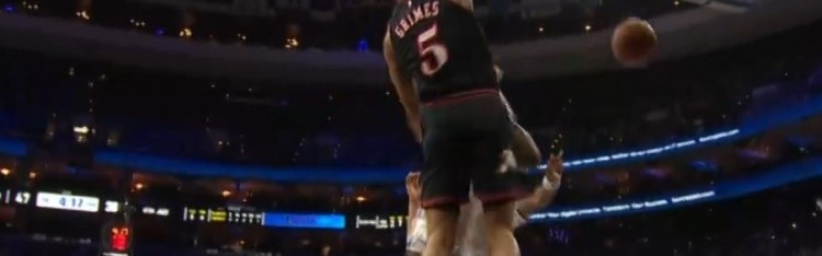 世界杯高清回放-生猛！格莱姆斯弧顶小拜佛过人腾空暴起 凶残单臂隔扣希布韦