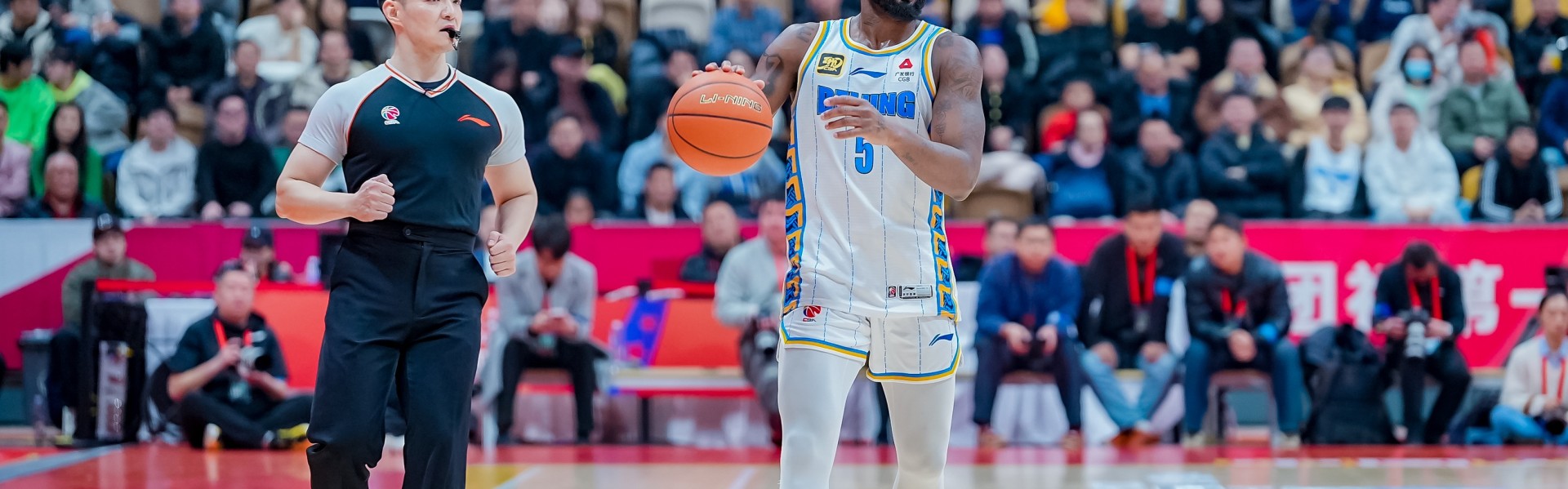 媒体人：许利民换斯佩尔曼让其不爽 但杰曼单外援激活防守伸缩性