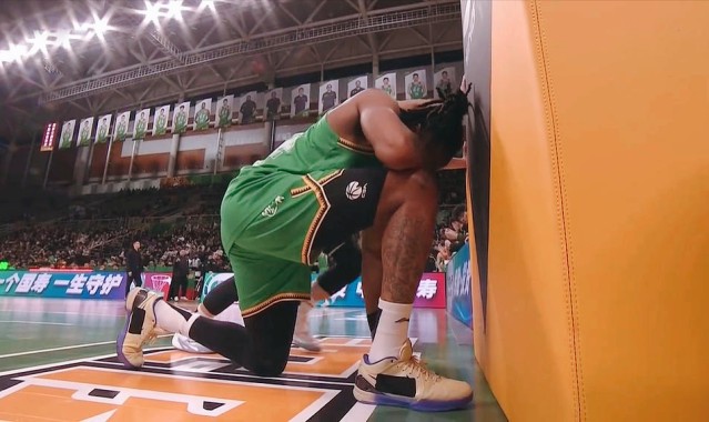 世界杯比赛视频-山东男篮硬气！硬杠裁判争议，险胜辽宁男篮，高诗岩末节霸气12分